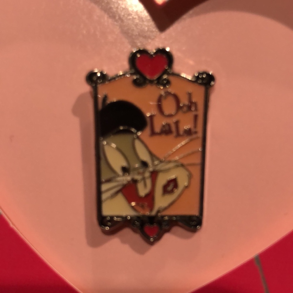 NWT Cloisonné Bugs Bunny Ooh La La Valentine’s day Pin and card - Picture 7 of 16